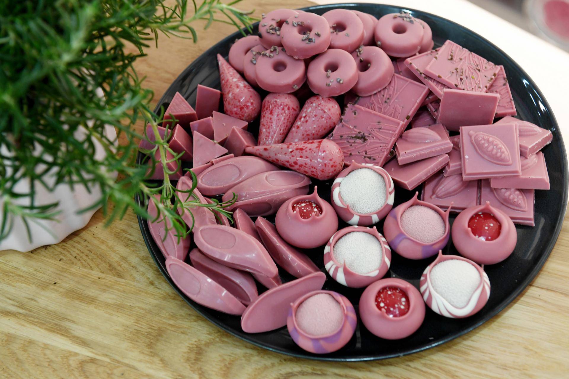 Шоколад Ruby Callebaut